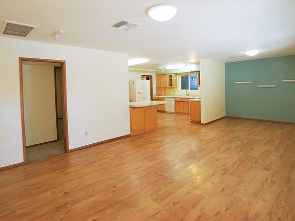 3rd image of 4138 E Pinchot Ave