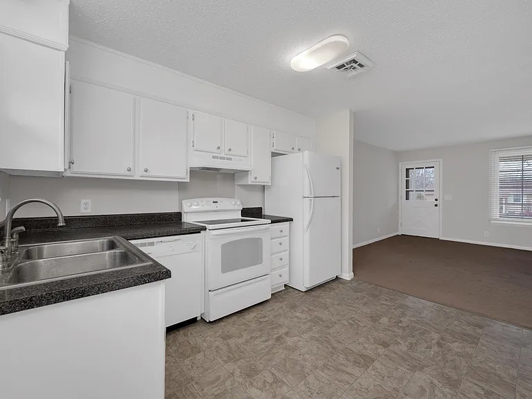 102 Jennings Dr #B — Photo 13