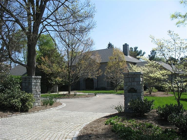 1st image of 1501 Lakewood Dr