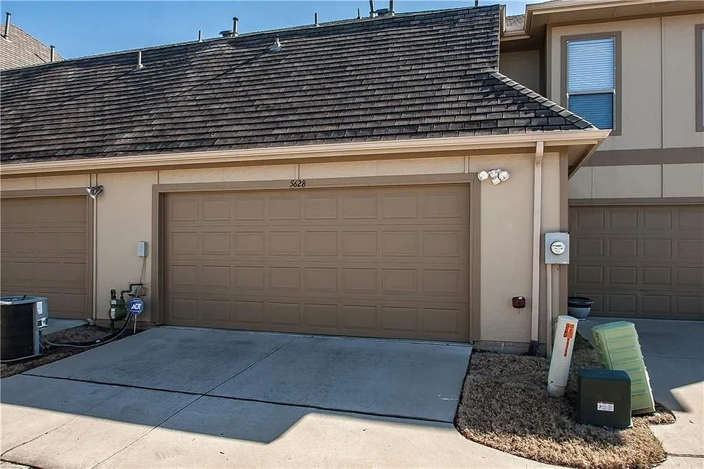 2 bed, 1670 sqft, $2,300 — Photo 2