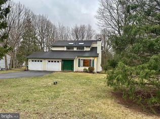 12 Pointe St, Mount Pocono, PA 18344