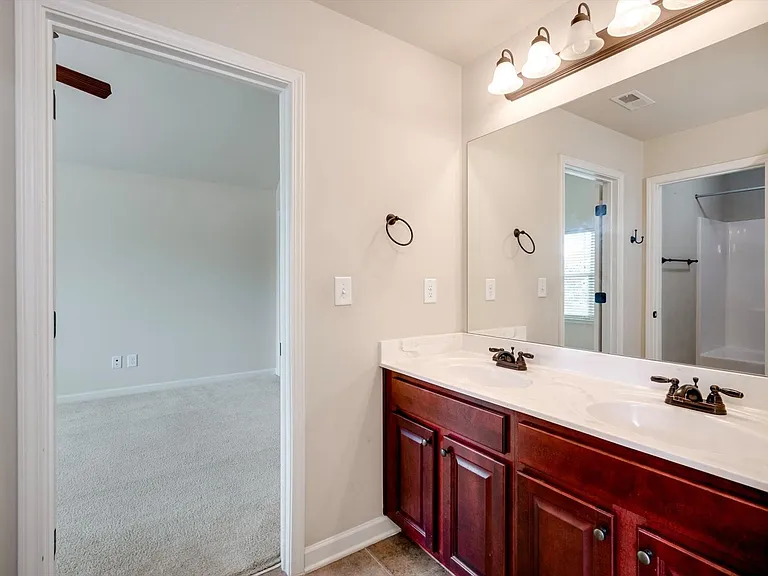 542 Oconee Cir — Photo 37