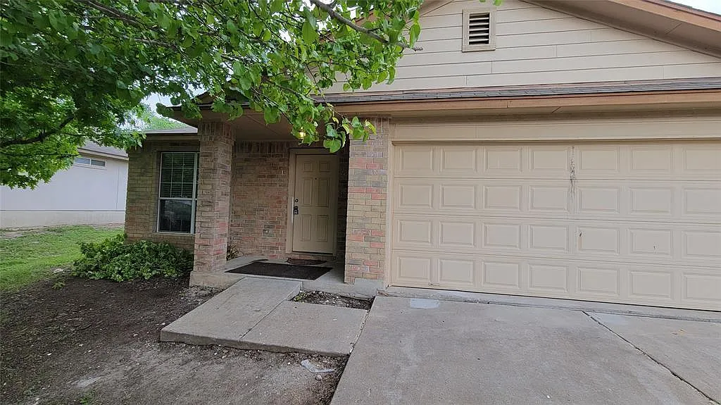 3 bed, 1834 sqft, $1,945 — Photo 1