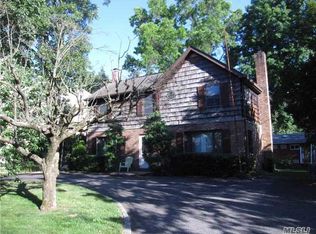 106 Susquehanna Ave, Great Neck, NY 11021