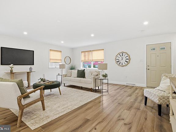 5th image of 253 Saxer Ave