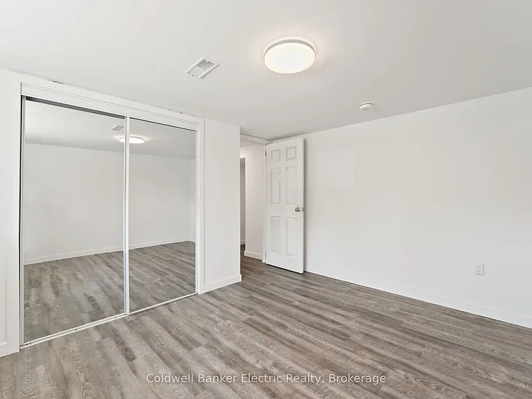 8B Pottinger St — Photo 32