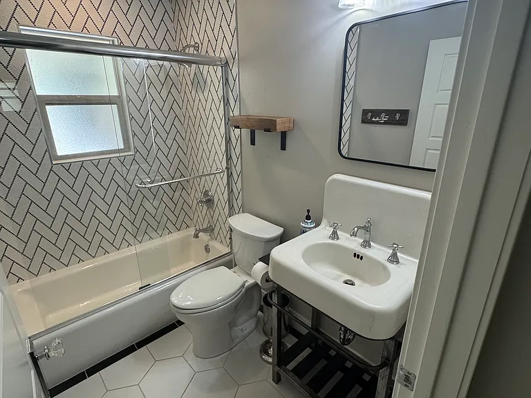 302 Park Ave — Photo 14