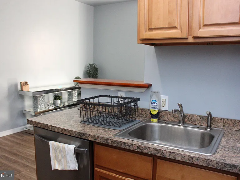 2400 Duncan St #1 — Photo 10