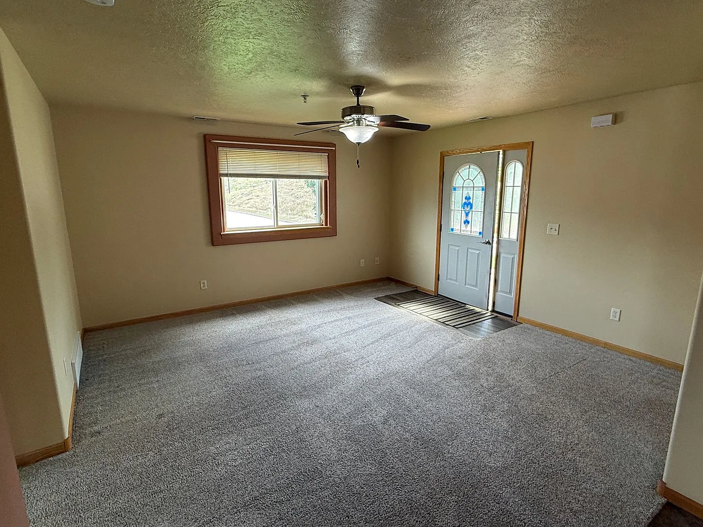 2 Bedroom, 1 Bath Townhome for Rent — Photo 3