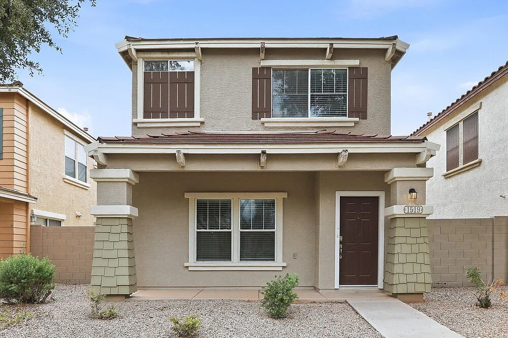 3 bed, 2.5 bath, 1375 sqft, $2,215 — Photo 1