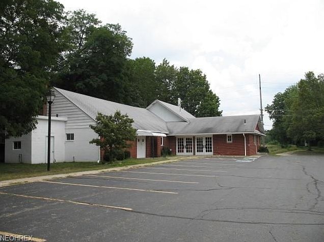 2nd image of 4872 Darrow Rd