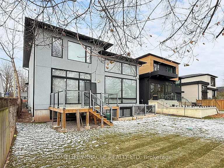 150 Stewart St — Photo 29