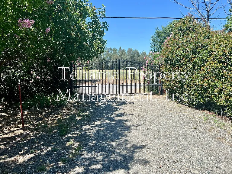 23353 Hamilton Ave — Photo 17