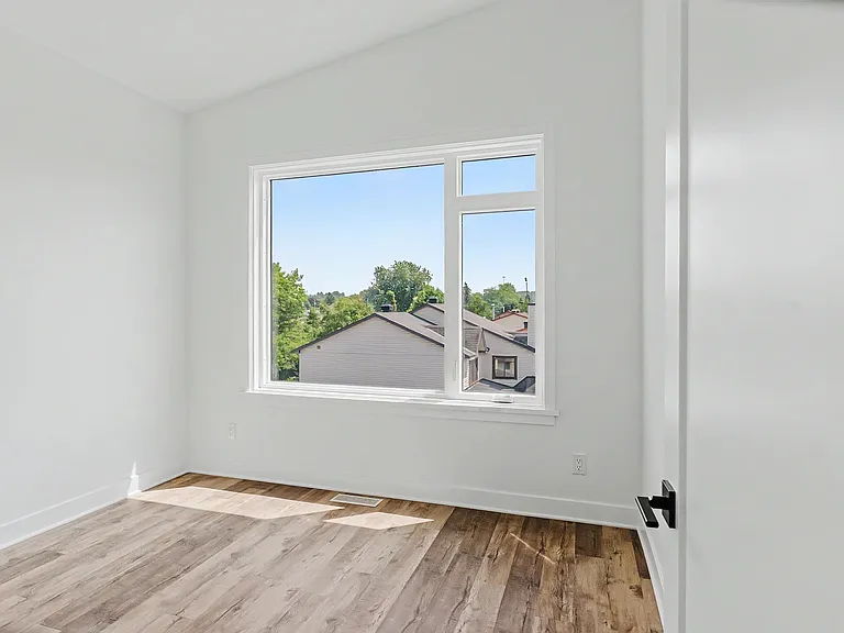 845 Champlain St #9 — Photo 29