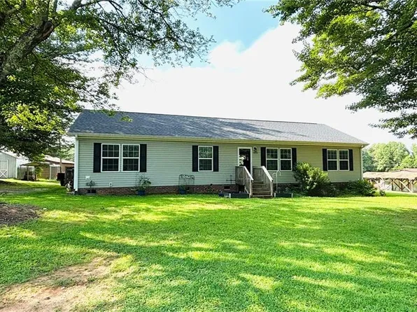 4970 Oak Garden Dr, Kernersville, NC 27284