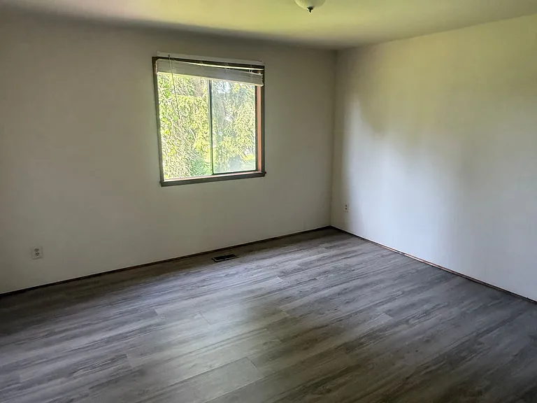 16325 Dike Rd — Photo 12