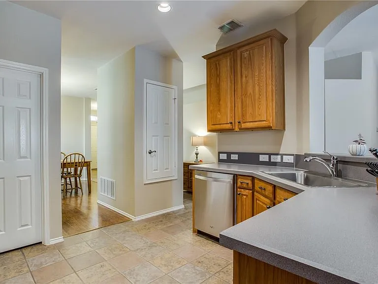 2808 Cypress Point Dr — Photo 9