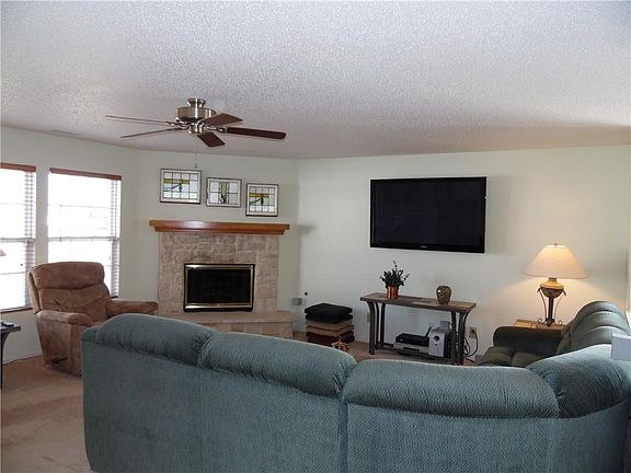 3rd image of 1238 Central Park Dr