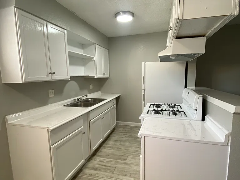 2120 Strawberry Rd — Photo 1