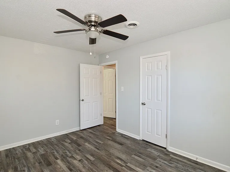 524 Laverne Ave — Photo 15