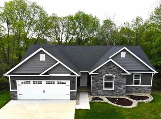 1127 Redwing Ct, Grafton, IL 62037