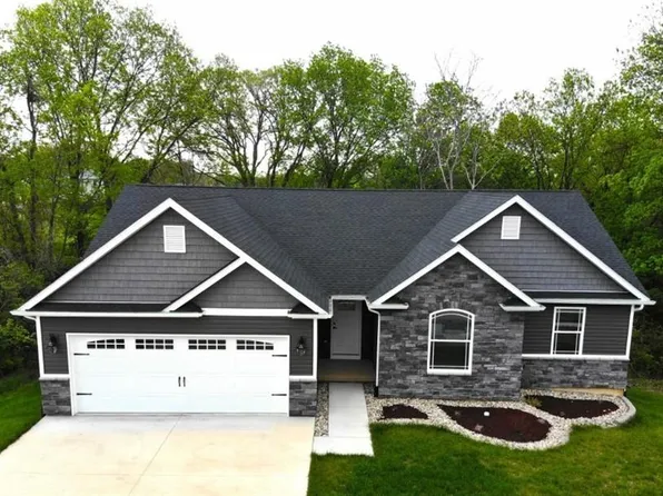 1127 Redwing Ct, Grafton, IL 62037