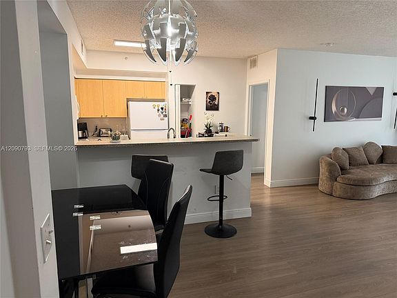 4th image of 8020 N Nob Hill Rd APT 204