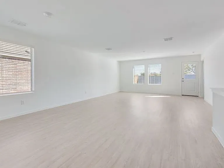 10025 Southwest Dr — Photo 5