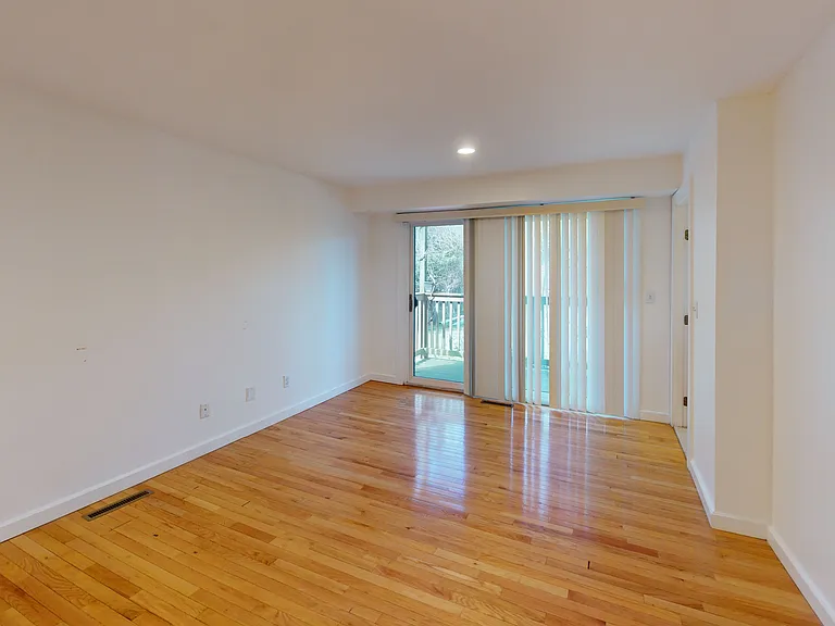 22-24 Broadlawn Park — Photo 9