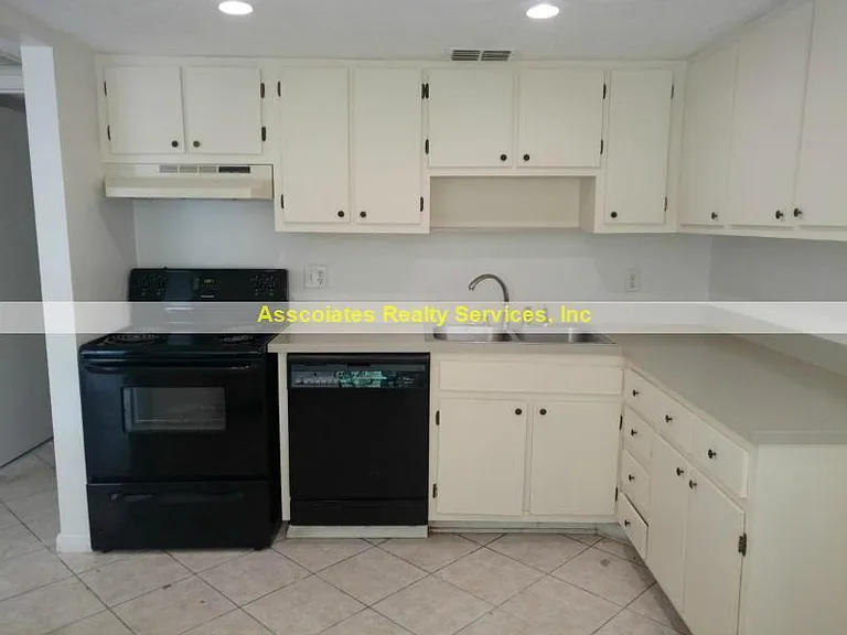 3020 NW 28th Cir — Photo 5