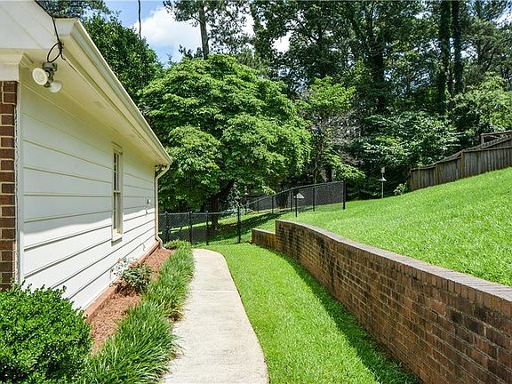 4th image of 1333 Concord Cir SW