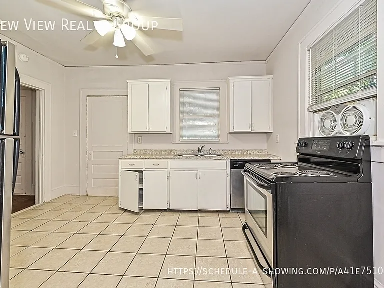 1025 Ambassador St — Photo 7