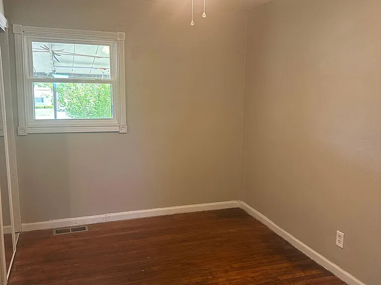 2525 E Dorothy Ln — Photo 6