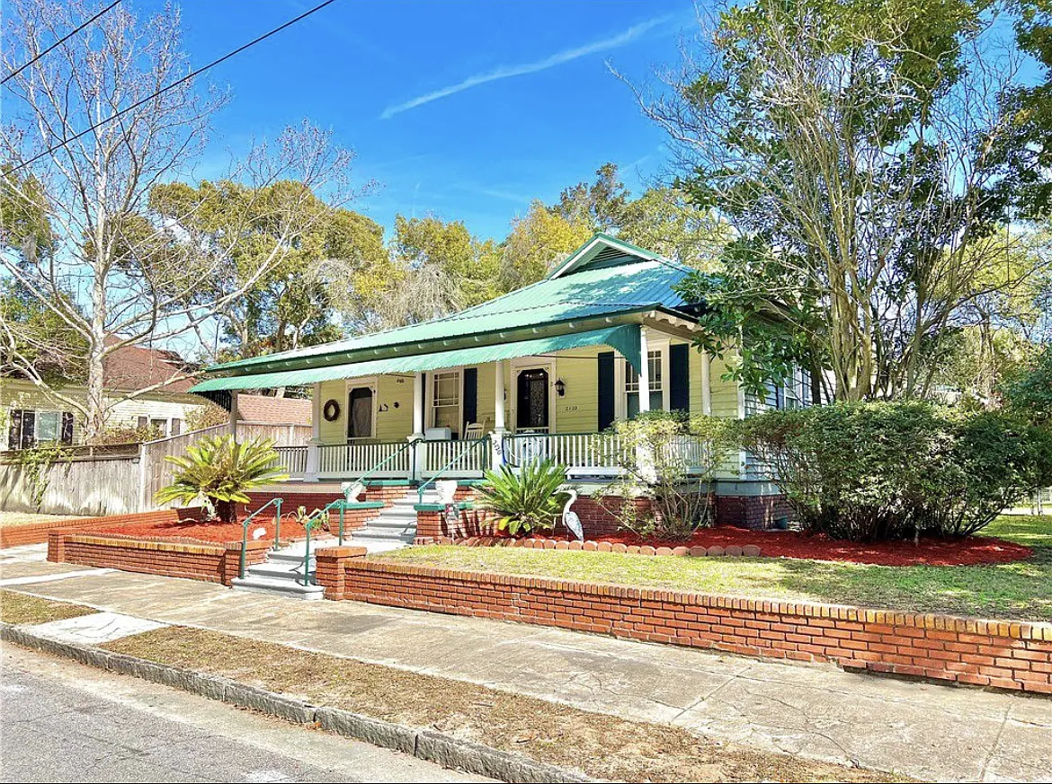 2120 Reynolds St — Photo 1