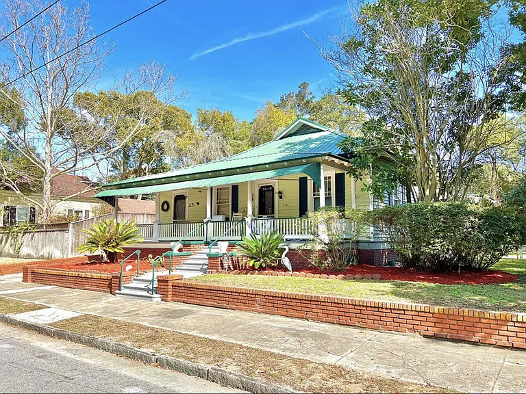 2120 Reynolds St — Photo 1