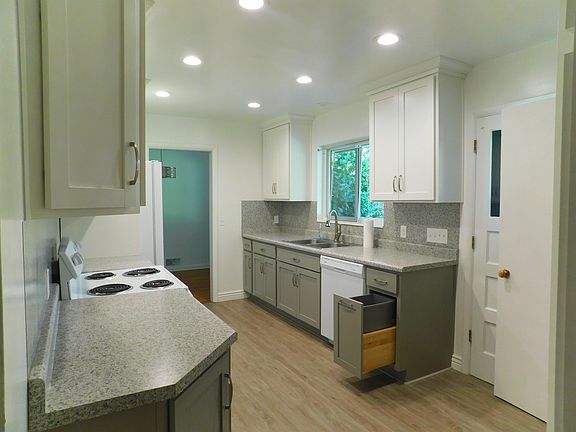 2nd image of 2455 E Skyline Dr #1