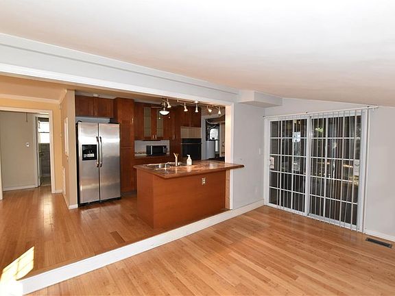 3rd image of 532 E Gilpin Ave