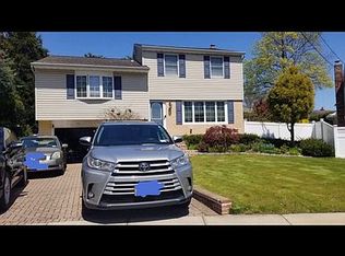 911 Harlane Cir, Bellmore, NY 11710