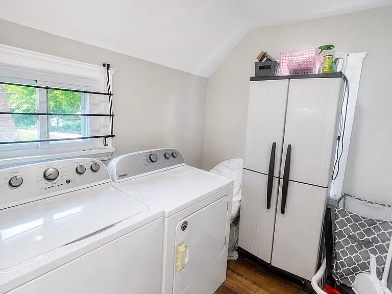 1927 W 75th St #UP — Photo 5