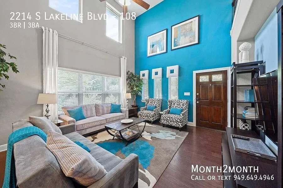 Elegant Lakeline Residence — Photo 2