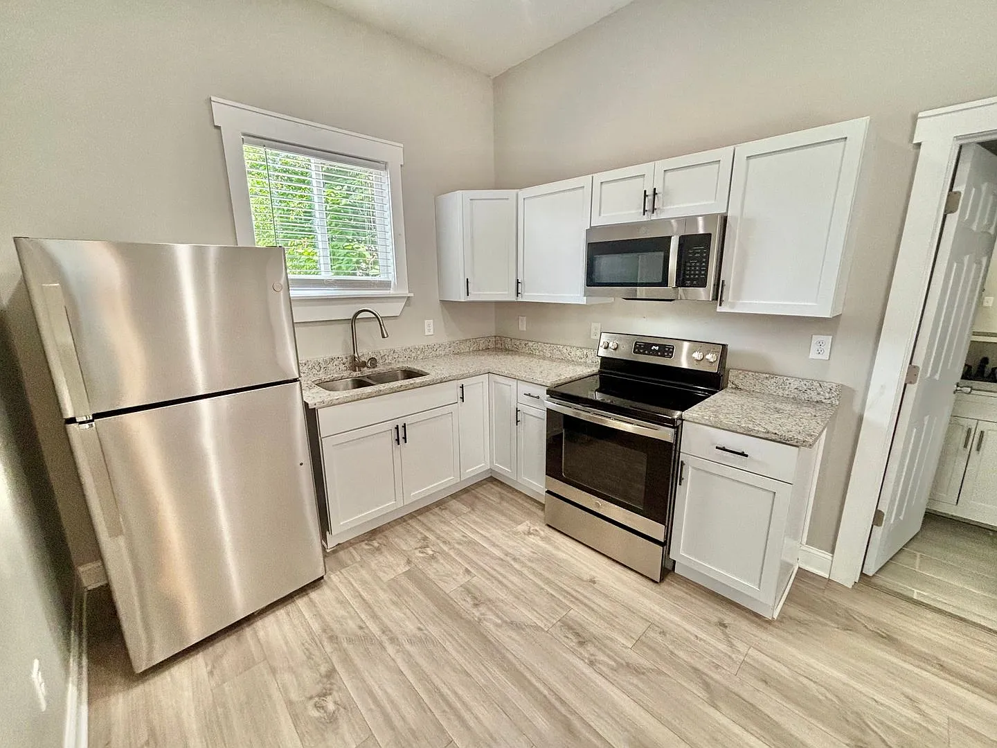 513 S 24th Street - 2 Bedroom House, Fenced Yard, Off-Street Parking, Pets OKAY! — Photo 4