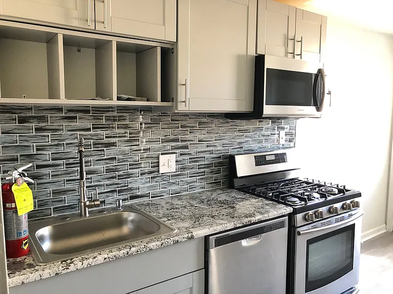 357 Holland St — Photo 7