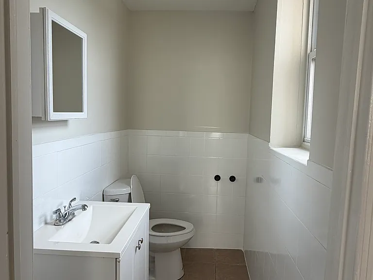 168 N Grove St #410 — Photo 5