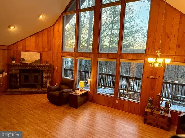 305 Club House Rdg, Hedgesville, WV 25427
