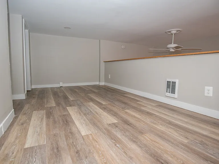927 Pine St #202 — Photo 7