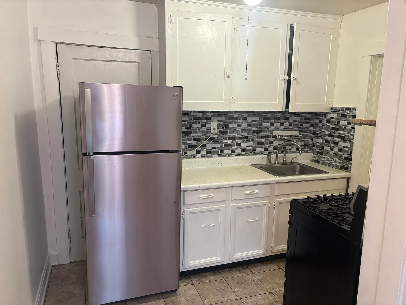 1 bed, 550 sqft, $930 — Photo 2