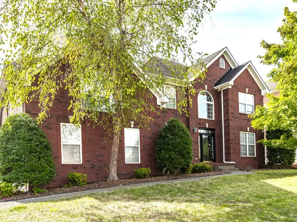 105 Cedar Ridge Ln, Hendersonville, TN 37075