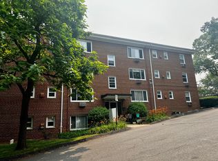 945 N Barton St APT 403, Arlington, VA 22201
