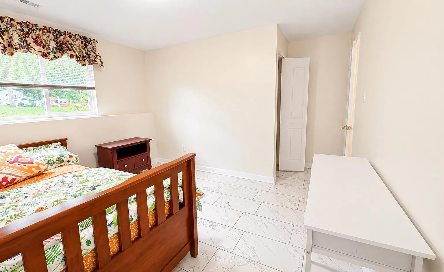 4 bed, 2.0 bath, 1588 sqft, $1,274 — Photo 2