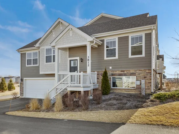 3812 Honeysuckle Ln, Elgin, IL 60124